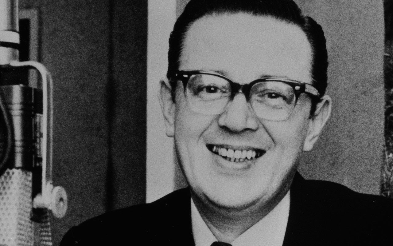 べらんめぇ調のタタール人“外国人タレントの草分け”ロイ・ジェームスを知っていますか？ 文春オンライン