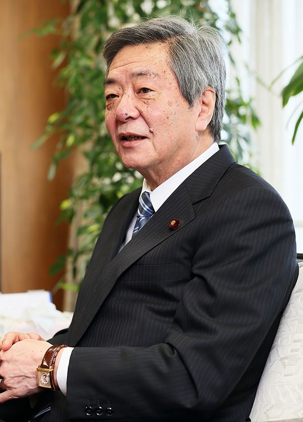 (2ページ目)なぜ安倍首相はなりふり構わず「石破潰し」に動くのか 文春オンライン