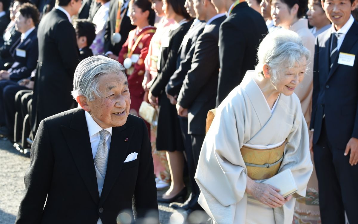 天皇皇后のお住まいを清掃するボランティア「皇居勤労奉仕」はなぜ