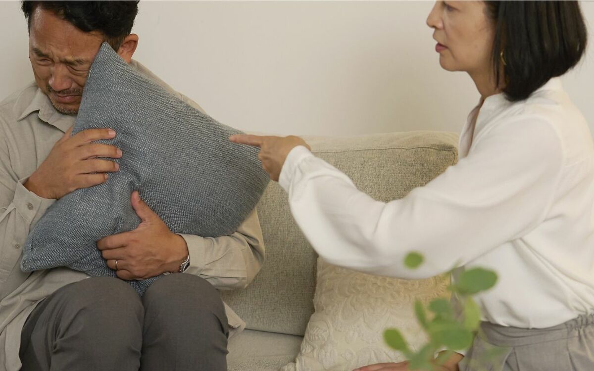 「私、許せなくて」夫に『衝動的なDV』を繰り返す“30代既婚女性”がカウンセラーに語った「言い分」 | 文春オンライン