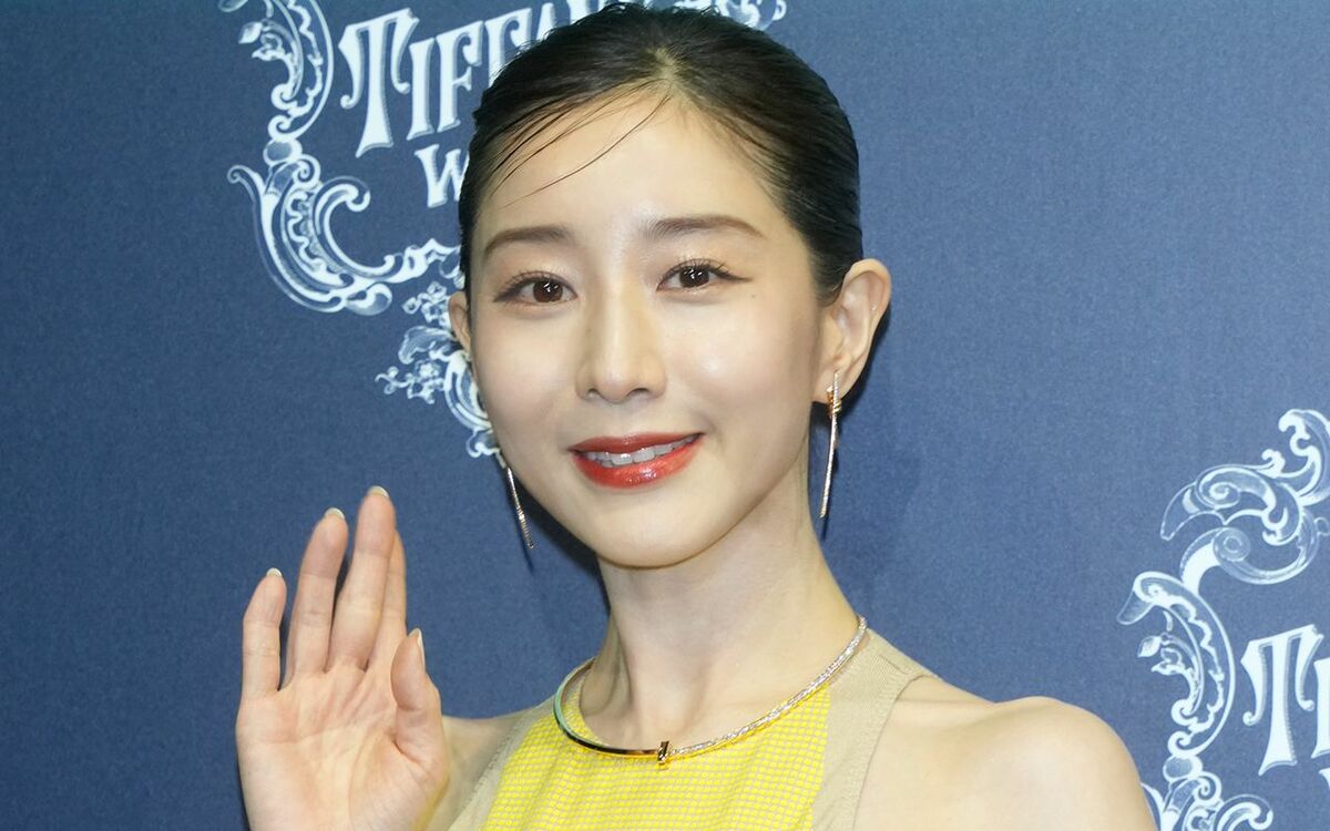 《亀梨和也との結婚、妊娠を報告》“肘ブラ”セミヌードが転機、田中みな実の「脱あざとすぎ人生」 | 文春オンライン