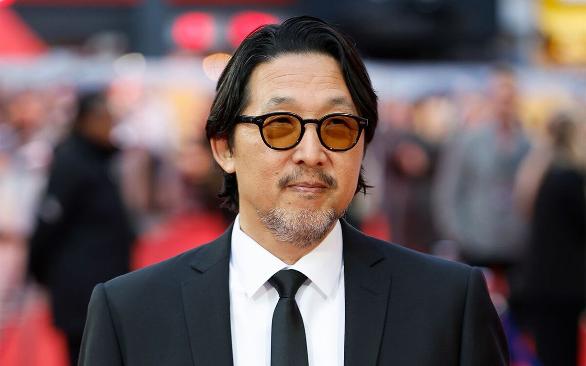 真実にたどり着くために、2人は不思議なドアの向こうで自分自身の過去を再び演じる――藤子・F・不二雄を思わせる「すこし・ふしぎ」なロマンティック・コメディ【コゴナダ監督インタビュー】 | 文春オンライン