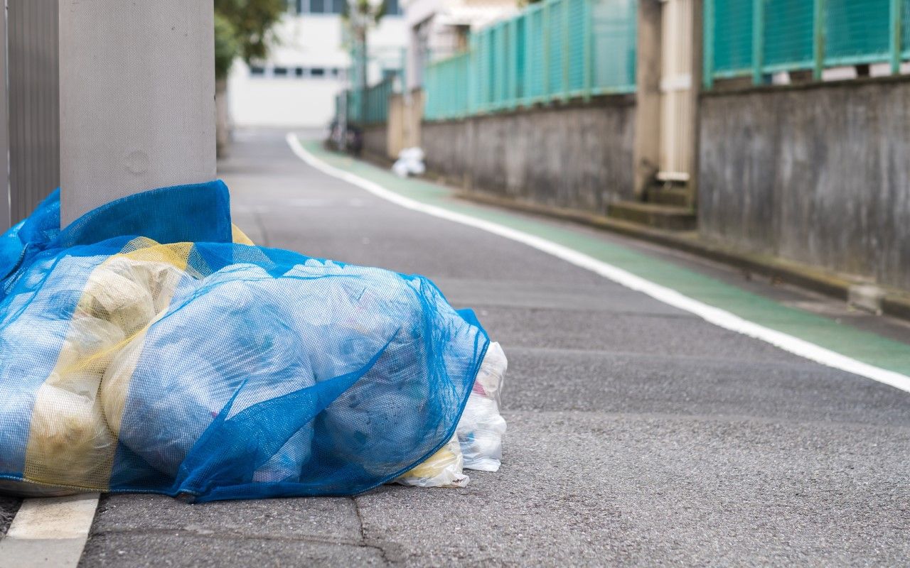 可燃ごみ内グラスで手が血まみれに 清掃員が体感した 日本人のマナー のリアル 文春オンライン