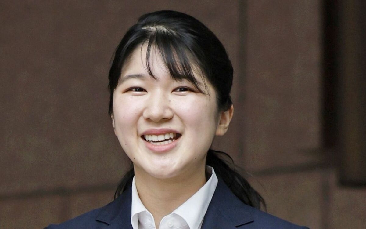 3ページ目)愛子さま（22）はネイビースーツで日赤“初出勤”「紀宮さまと