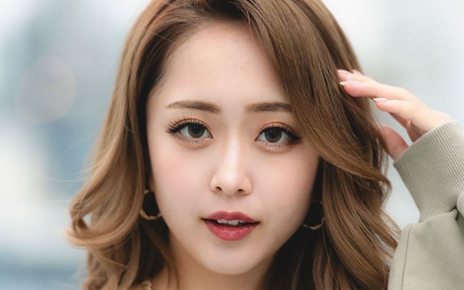 「あれ、やめてほしい。外でペッて痰を吐くの」“口喧嘩最強ギャル“みりちゃむ（21）が明かす、やめてほしいおじさんのNG行動 | 文春オンライン