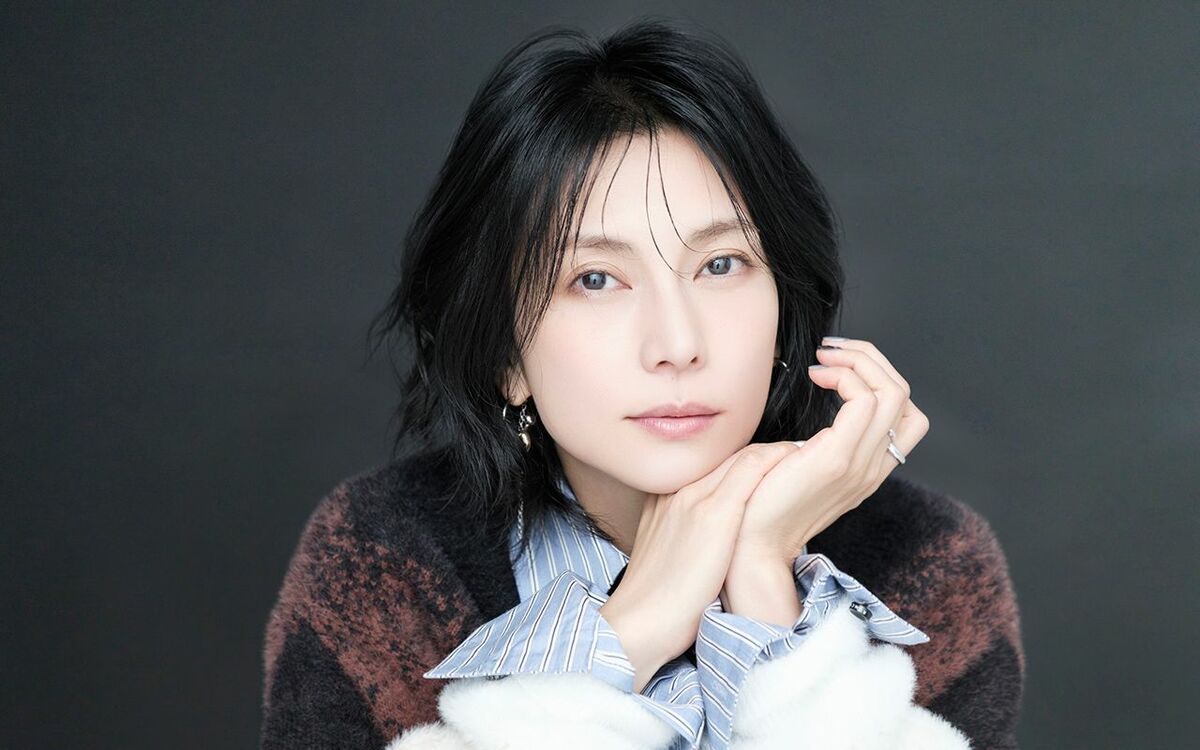 絶縁したまま死んでしまった兄。妹を演じた柴咲コウは、「時間とともに残された人が補完して事実を美化していく、それが生きていくということ」と語る。【映画『兄を持ち運べるサイズに』インタビュー】 | 文春オンライン