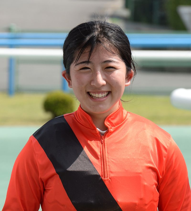 写真]新人で36勝 今村聖奈18歳を育てた競馬新聞と“チャリ通” | 文春オンライン