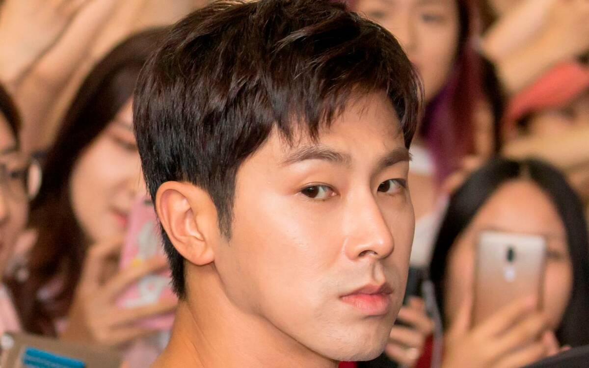 違法な会員制クラブから逃走」「飼い犬遺棄」…スキャンダル報道噴出で