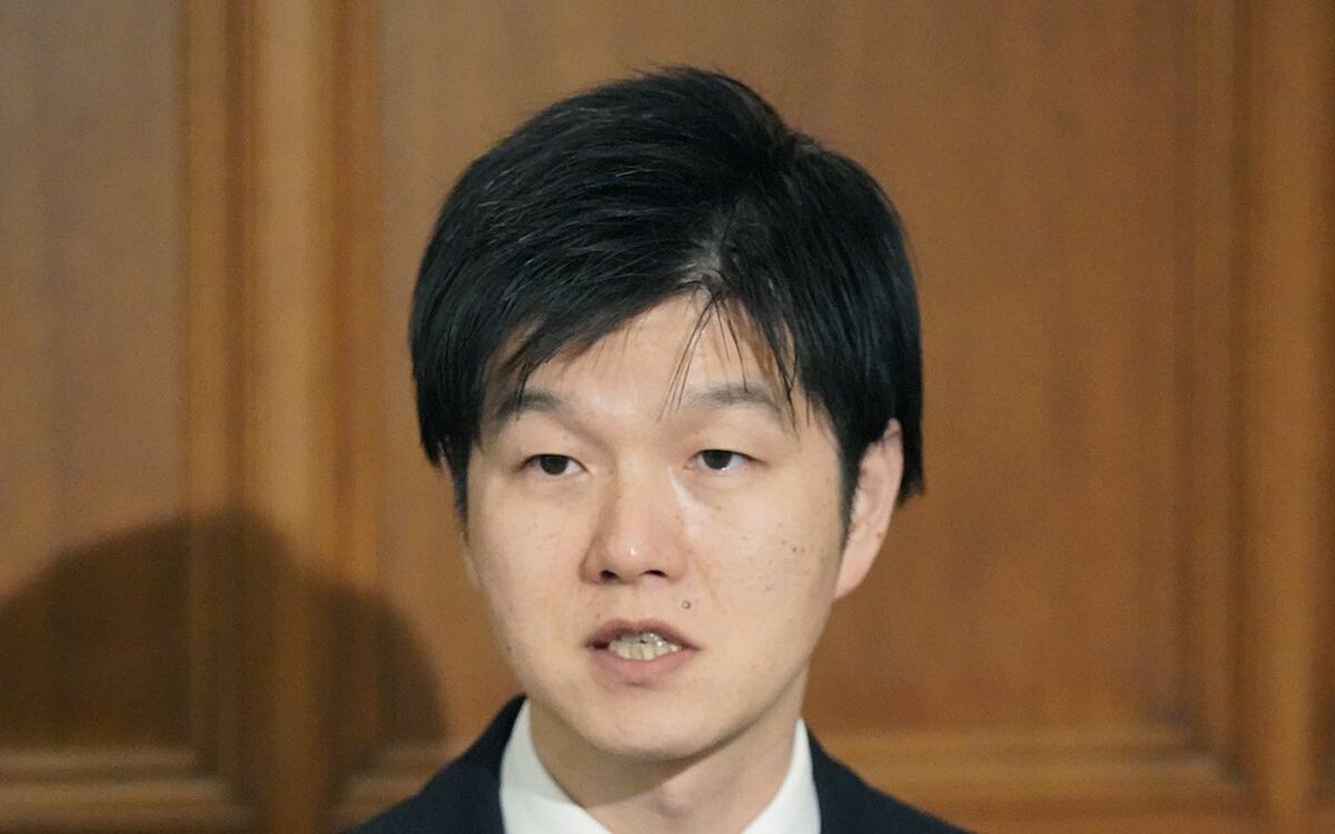 高市首相が“無視”、早くも大臣交代論…鈴木憲和農水相(44)とギクシャクな関係の“味方” | 文春オンライン