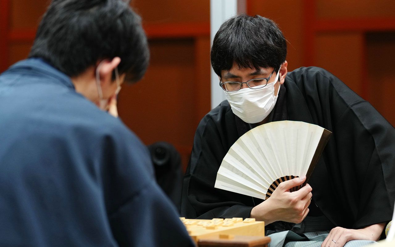 3ページ目)藤井聡太竜王に先勝 広瀬章人八段の「入念な対策」が功を奏した対局だった | 観る将棋、読む将棋 | 文春オンライン