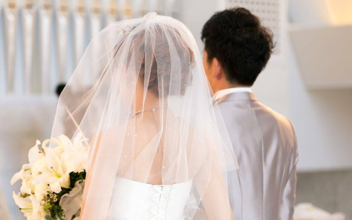 教祖に無理やり結婚相手を決められる 合同結婚式 で精神障害を患う二世も 統一教会二世信者が陥る 後遺症 の実情 文春オンライン