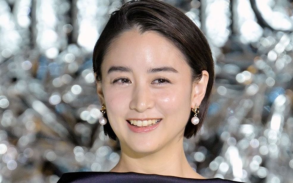 「結婚という決断をしたのは…」29歳で共演俳優と結婚、1児の母に…山本美月(35)が夫との関係性を表した“一言”とは? | 文春オンライン