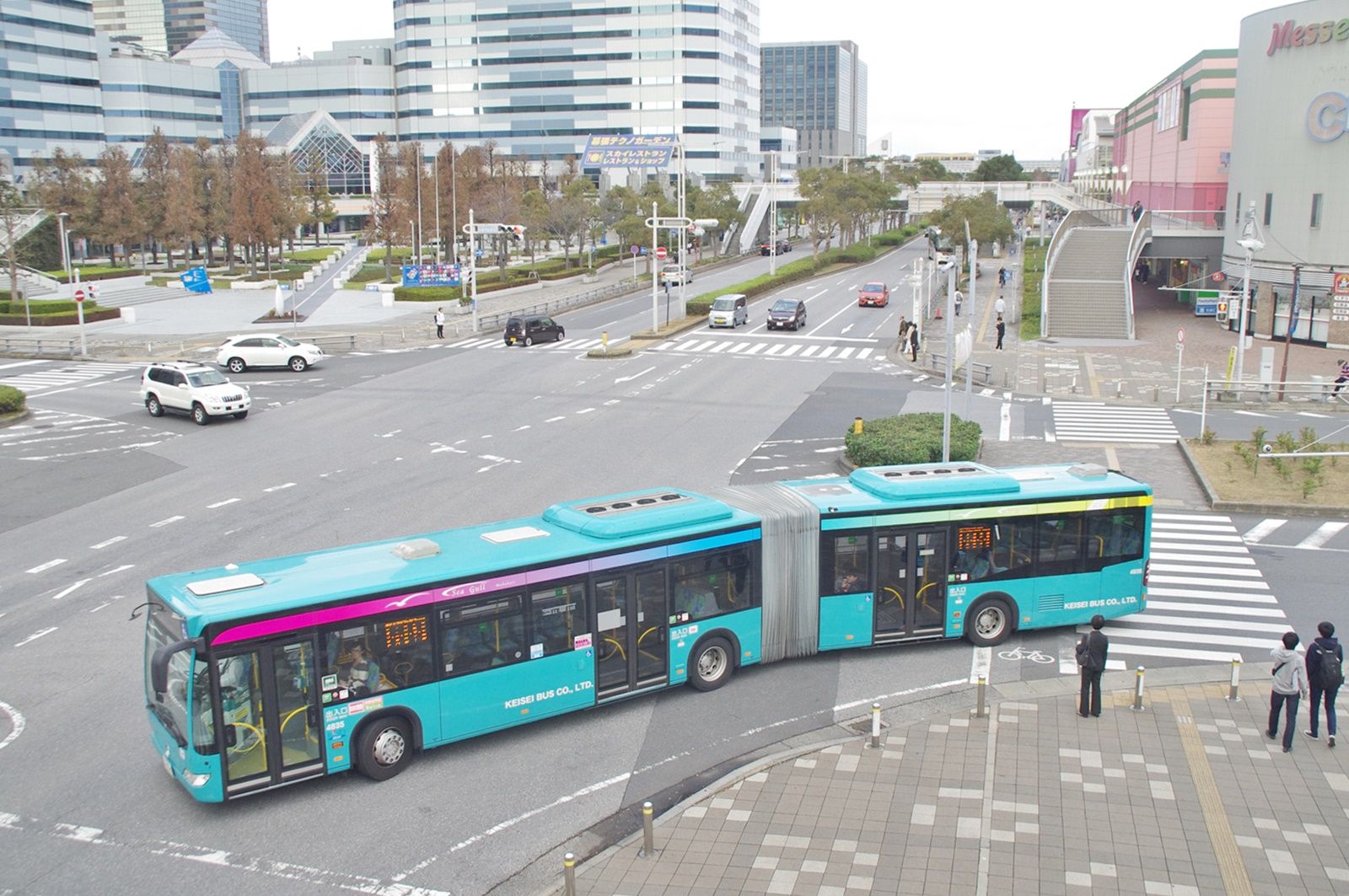 [写真](3ページ目)日本中で“2倍長い”「連節バス」が増えている2つの「裏事情」 文春オンライン