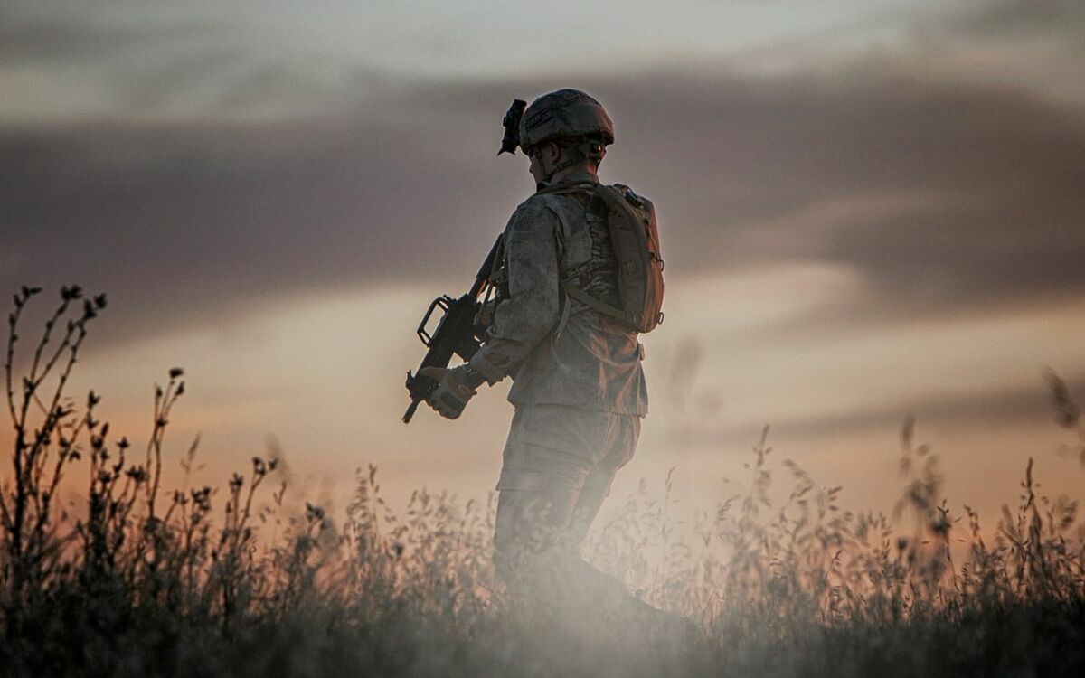 左目の眼球が飛び出て、口元でぶらんぶらんと…「10名中5名が死亡」それでも日本人兵士が「敵だらけの戦場」で生き残れた理由 | 文春オンライン