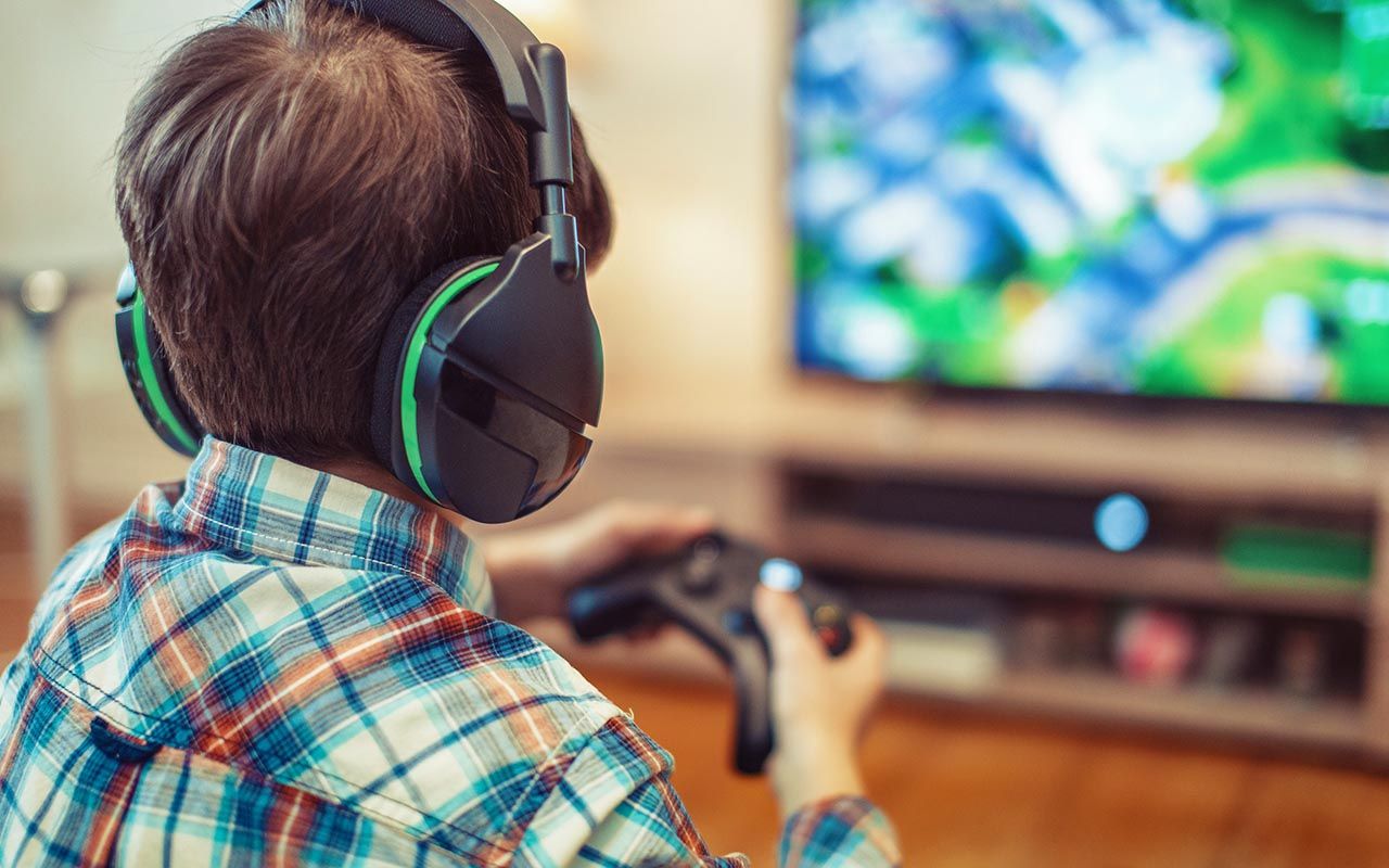 ゲームは1日1時間まで ゲームは目が悪くなる に根拠はない 専門家が語る ゲーム と 健康 の決定的な誤解 文春オンライン
