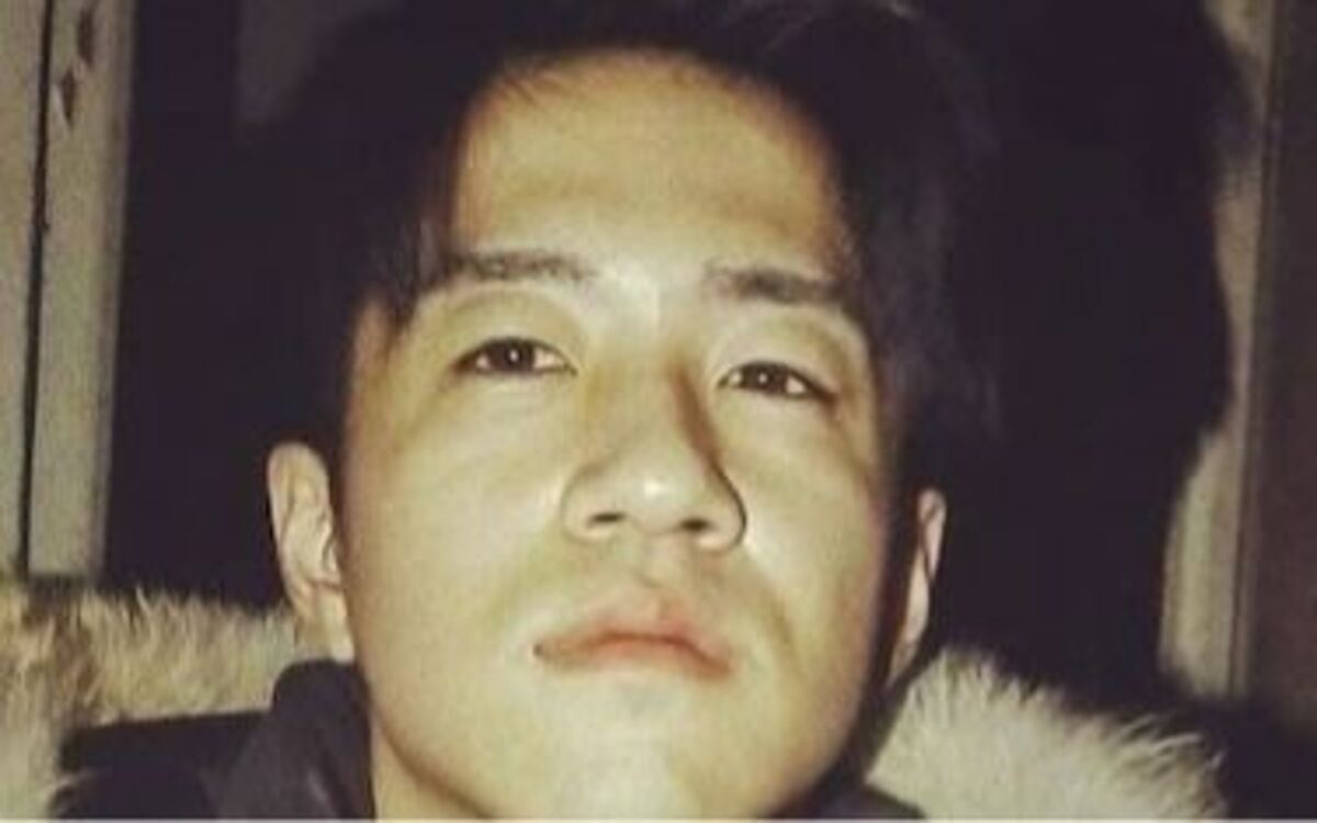 写真]マルチ商法の勧誘で何度も出てくる「定番本」とは？…初対面の相手に60万円預けてしまった突撃系ユーチューバーKENZOが語る「マルチの巧妙な手口」  | 文春オンライン