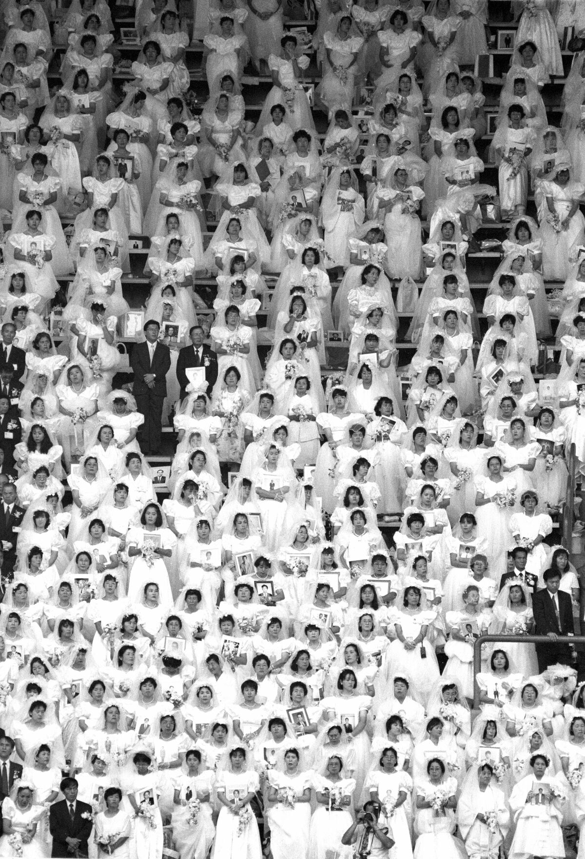 統一教会 1800組合同結婚式　実録フィルム　16㎜ 写真】元信者の金沢大学教授が明かす旧統一教会「合同結婚式」と