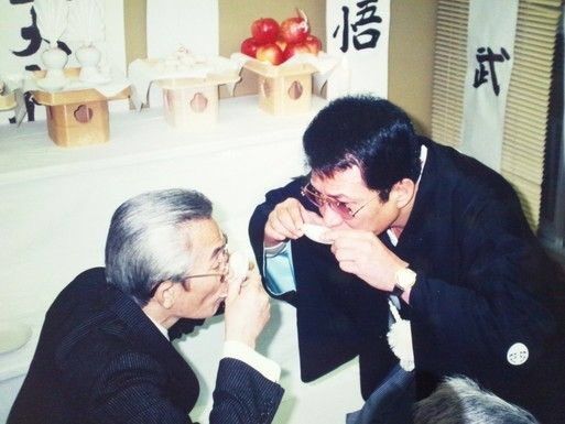 [写真](3ページ目)飲酒・暴言トラブルで番組降板→借金まみれ→ついにはヤクザを頼るように…天才芸人・横山やすし（享年51）「今では許されない ...