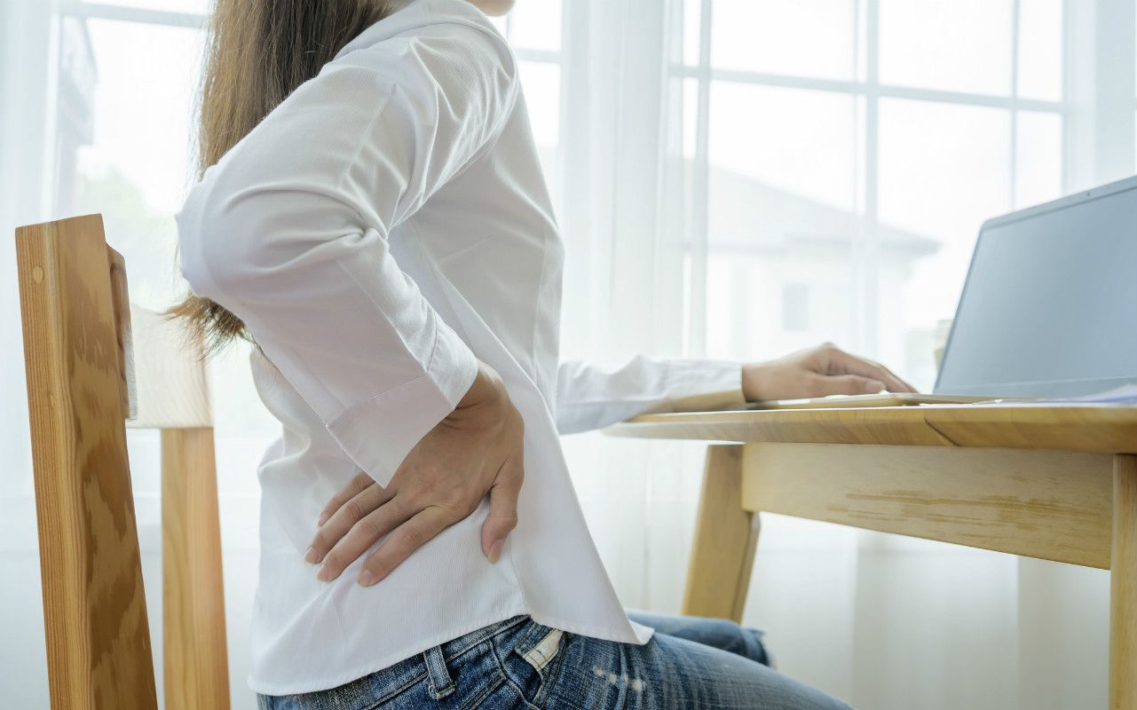 座りっぱなしで腰が痛い その長引く 腰こり には イチロー式ストレッチ が効く 文春オンライン