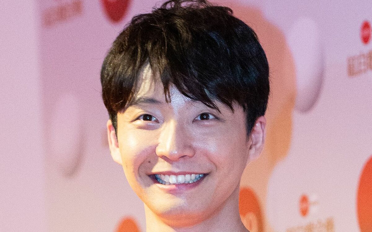 紅白ウラ実況中継　星野源「曲替え圧力」の真相、ILLITが凍りついた禁断質問、B'zへの“ウルトラ配慮” | 週刊文春