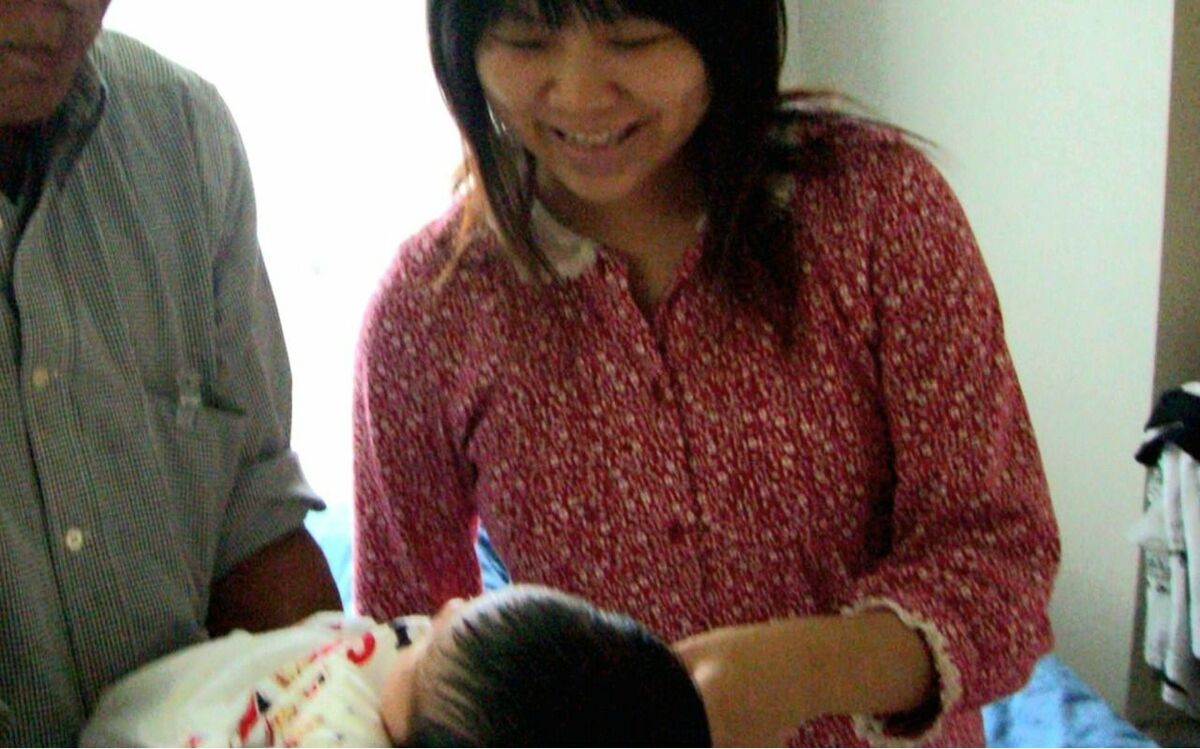 「ブタ呼ばわりされていた」優しかった夫がブラック企業で激変→壮絶DVをするように…8人の子どもを育てる女性(41)が振り返る、地獄のような結婚生活 | 文春オンライン