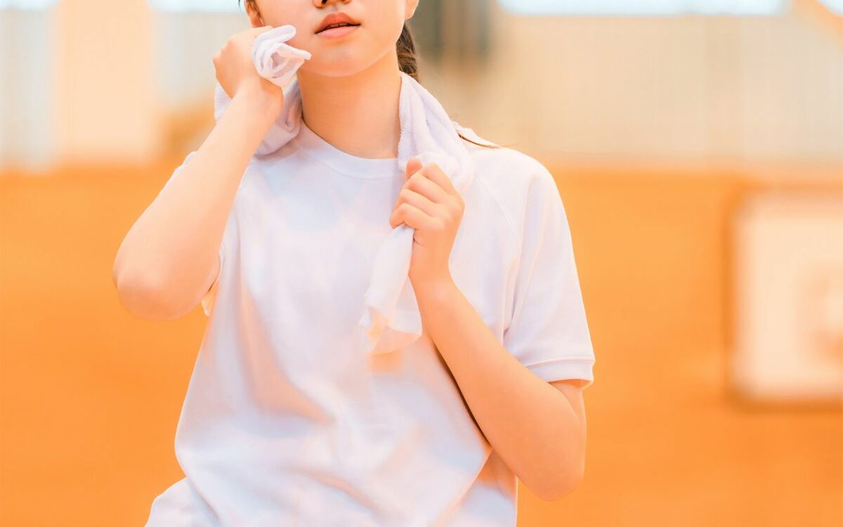 「男の先生が体に触れた」…階段から転落しそうだった女子生徒を守ったはずが“加害者”に!? 令和の学校に寄せられる“保護者からのヤバいクレーム”のリアル | 文春オンライン