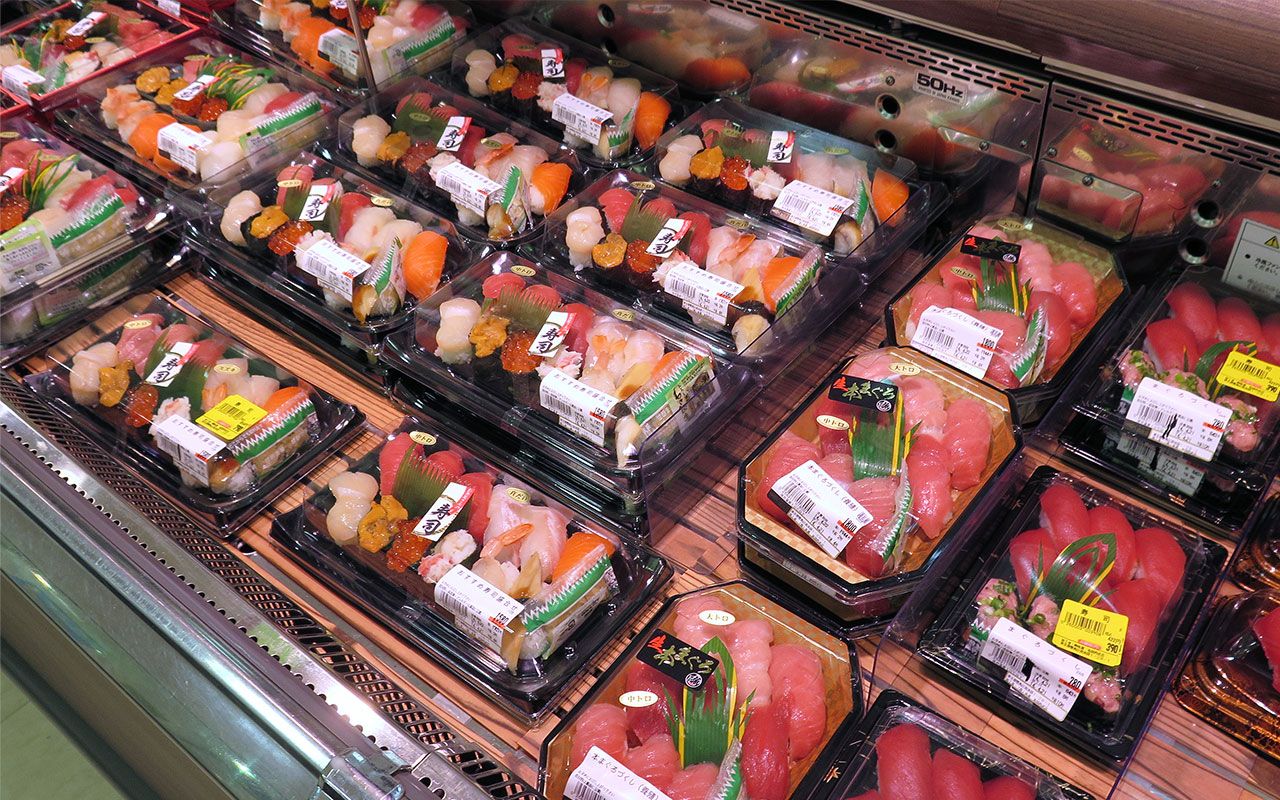 スーパーいなげやのシャケ弁当は 魚売場で売られているシャケだと思うほどグレードが高い 糖尿病まっしぐら の不摂生生活を送るマンガ家が語る いなげや の魅力 文春オンライン