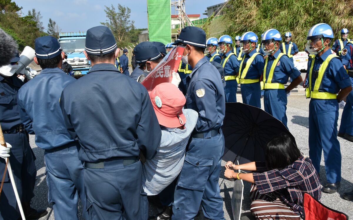 「辺野古転覆事故」あの反基地団体幹部はなぜ中国人記者を船に乗せたのか？　仲介役は「沖縄の日本帰属を“疑問視”する」琉球独立運動の中心人物だった | 文春オンライン