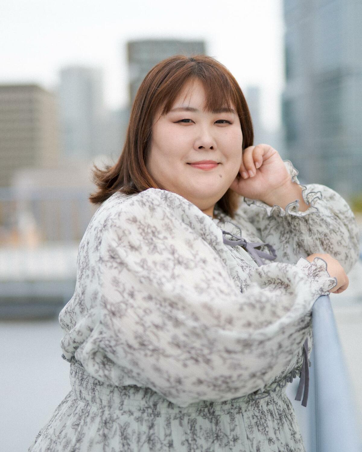 [写真](20ページ目)「体脂肪率10%」の女子高生→「100キロ超のメイド」に大変身…130キロの華城ここあ（37）が明かす、コンプレックス ...
