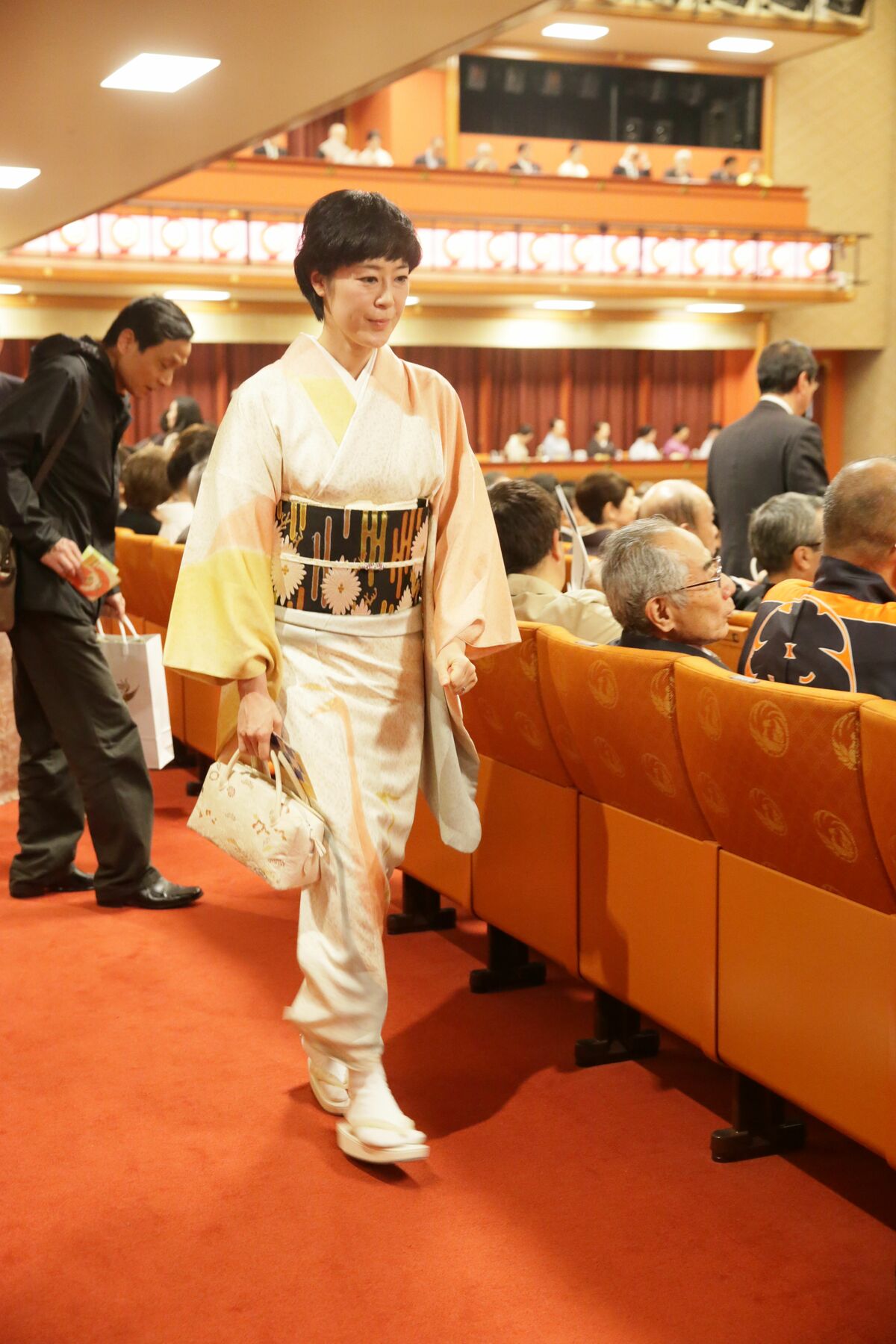 [写真](21ページ目)《背中一面タトゥーに激しい絡みも》寺島しのぶ(50)を大女優に育てた“挫折感”と息子に託した“悲願”「お嫁にいけなく ...