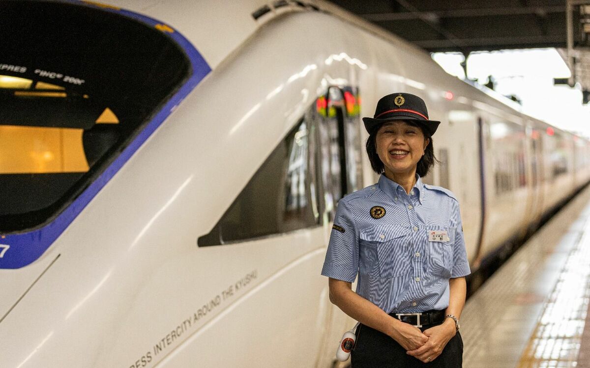 3ページ目)“九州最大”JR博多駅初の女性駅長に聞く「駅長さんって毎日何やってるの？」 | 文春オンライン