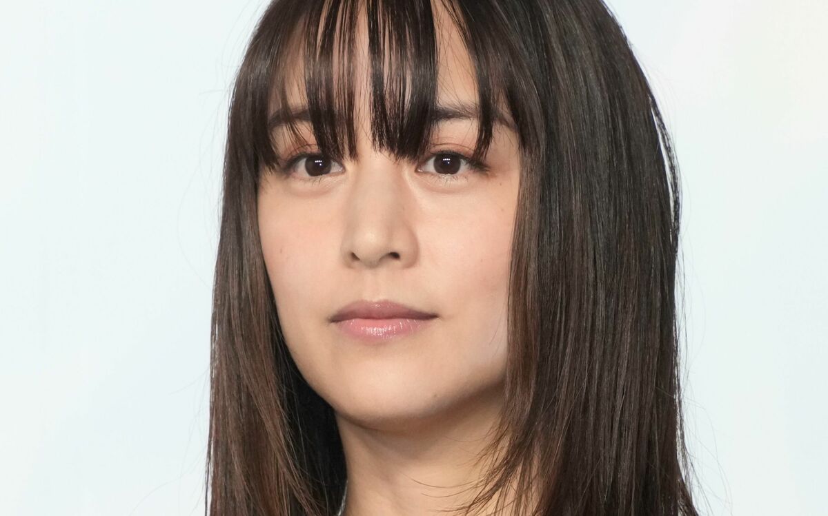 「イモでした。写真見たら…」もんじゃ屋でスカウト、明大農学部を4年で卒業、“初恋の相手”は…福岡から上京した山本美月(35)の転機 | 文春オンライン