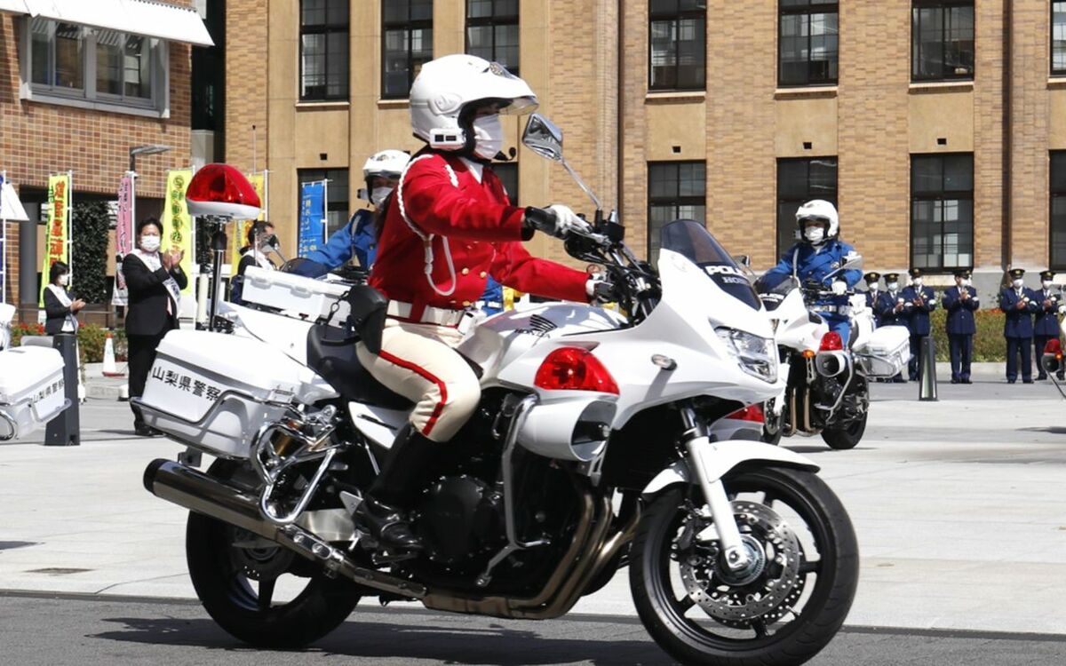 駐在所で性行為 山梨県警も不倫で4人処分 女性警察官だけ退職 文春オンライン