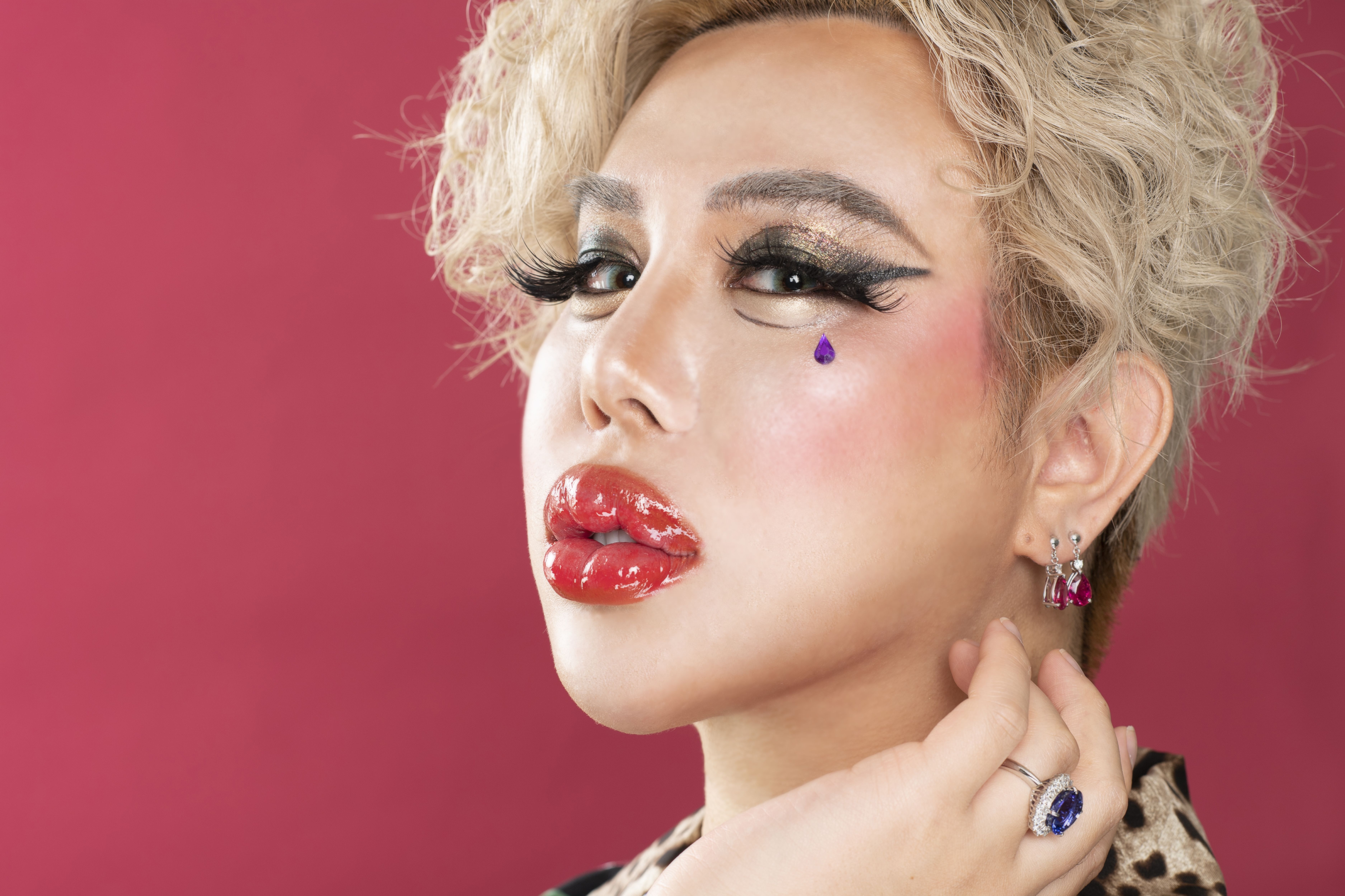 座るとアレが破裂する 脂肪吸引だけはもうしません 整形費用は1億円超 アレンが語る 壮絶手術 と 美の追求 文春オンライン ただのクソヒモ No No No 少年院 19 ｄメニューニュース Nttドコモ