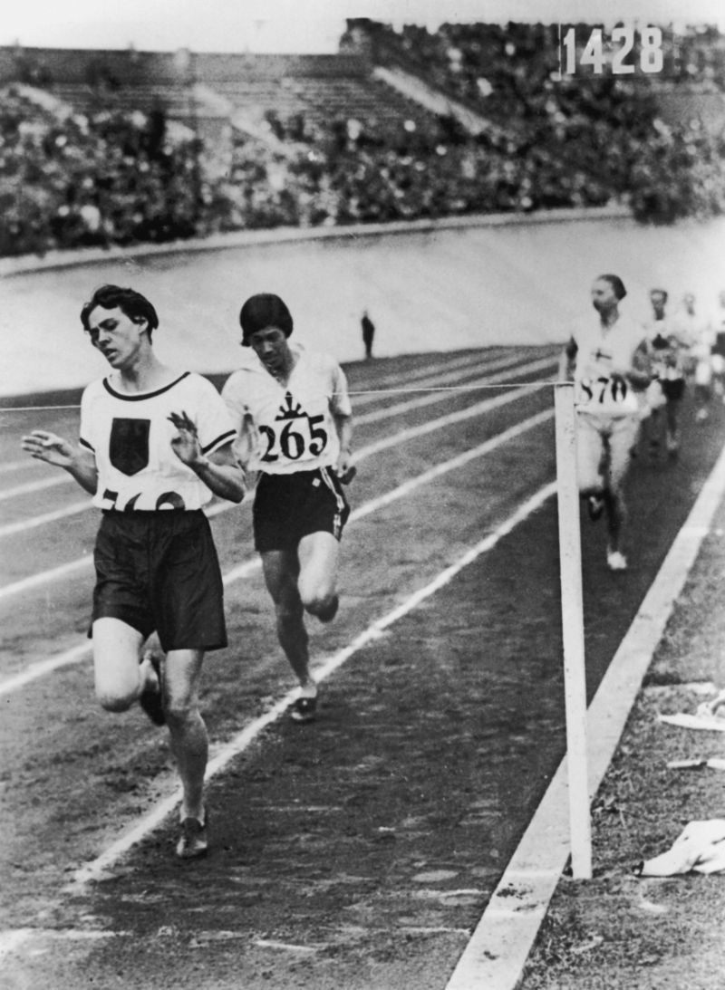 1928å¹´ã®ã¢ã ã¹ãã«ãã äºè¼ªå¥³å­800ï½ã2çªæãèµ°ãäººè¦ãÂ©getty