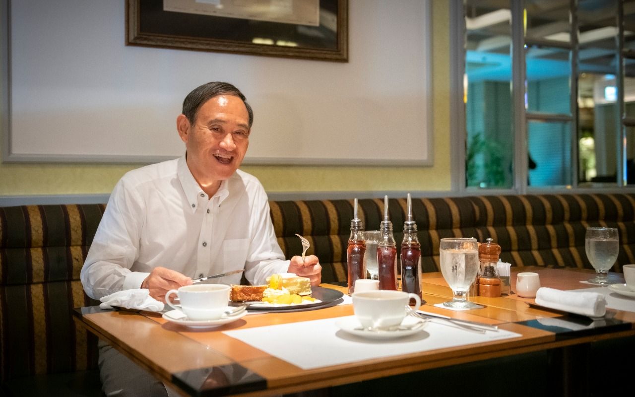 パンケーキ食べたい」のは一体誰なのか？ 菅首相の気さくアピールに隠れる‟国民総忖度社会”の恐怖 | 文春オンライン