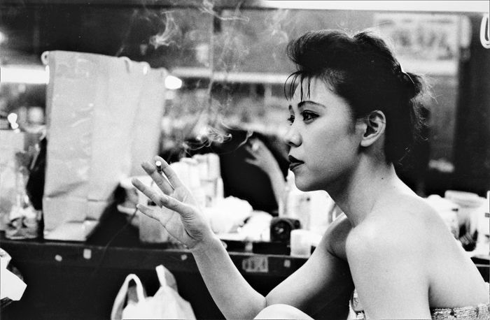 [写真](21ページ目)「どの劇場でも個室のドアが少しだけ…」 30年間ストリップを …