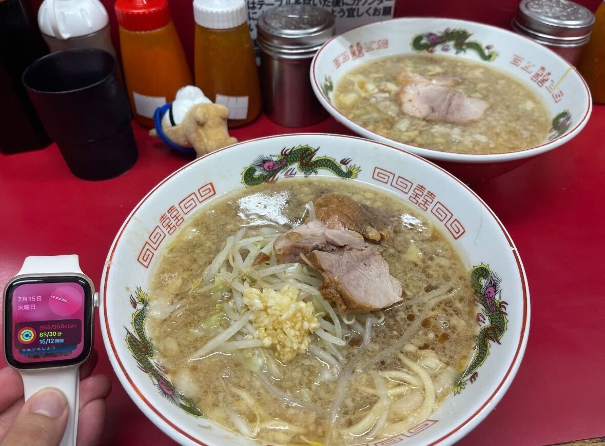 [写真](25ページ目)「もはや宗教上の理由です」28歳から毎日ラーメン二郎に通い続け…年1200杯を食べた“伝説のジロリアン”が語る「絶対に