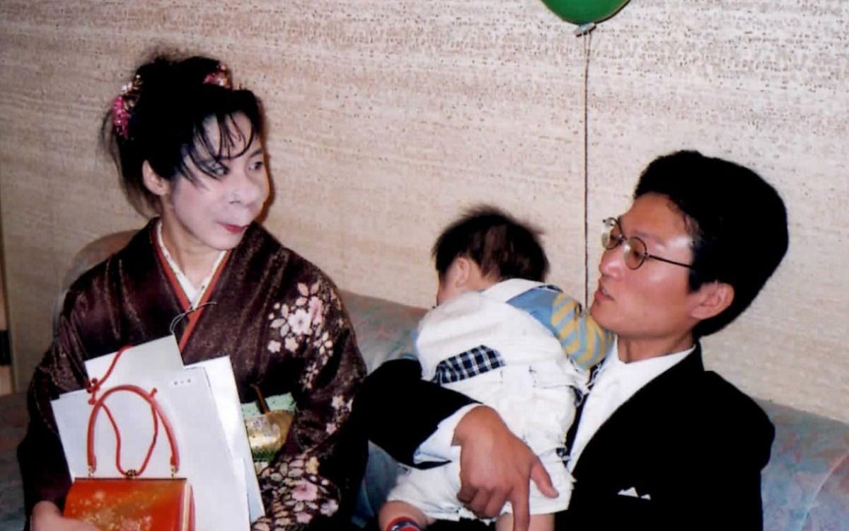 「あんたにあるがは若さだけ!」鼻と上唇が変形して生まれた難病の女性(51)が婚活で浴びた仲人の叱責と、職場の男性がふいに渡してきた「驚きの付箋」 | 文春オンライン