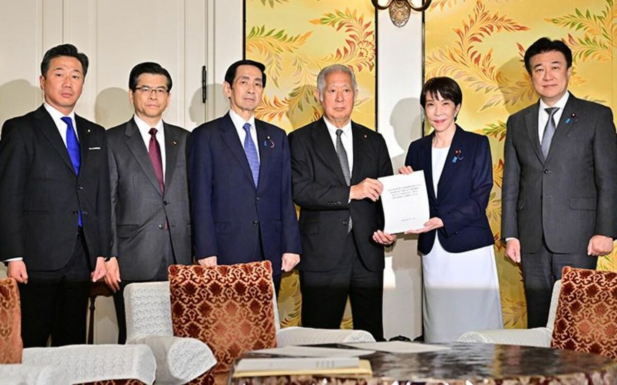 《皇室典範改正問題》「女性皇族は本人も子も天皇にはさせないという宣言」改正案の要綱を見た全体会議参加者が明かす内幕「一切議論していなかった内容の記載が…」 | 文春オンライン