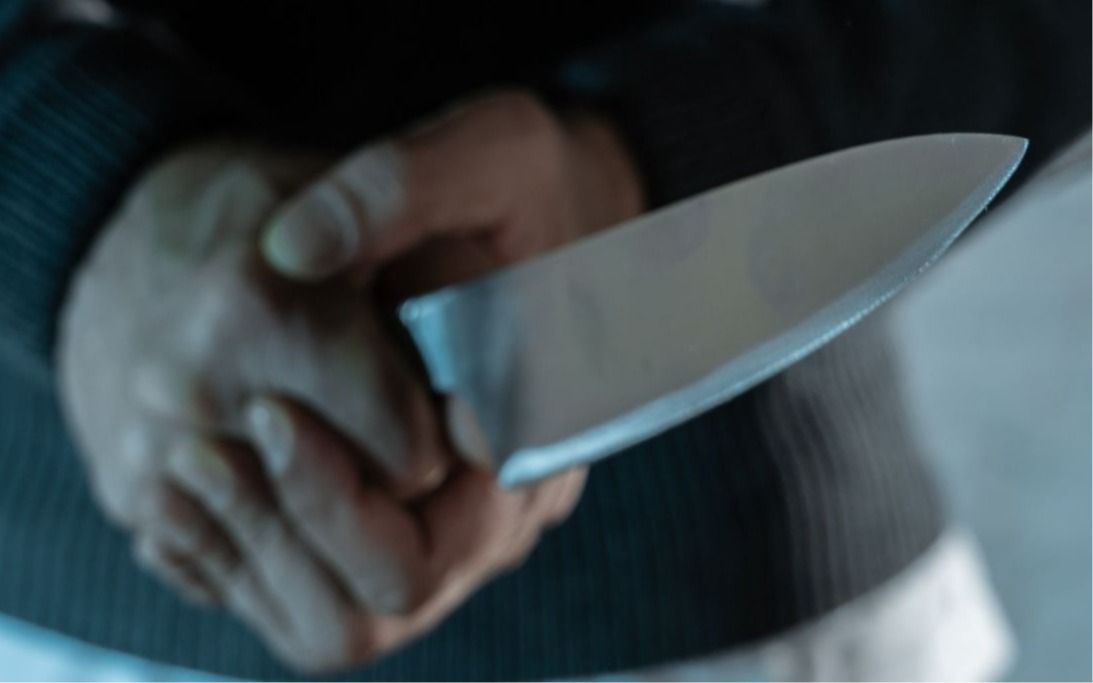 「よりを戻さないとレイプする」被害者は胸から大量出血、生死をさまよう事態に…26歳女性が元恋人に殺されかけた理由（平成28年の事件） | 文春オンライン