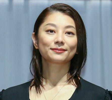 写真]「そんなに太っていたら映像には使えない」小池栄子（43）が不本意なグラビア撮影現場で見せた、他のグラドルと全く違う“ある素養”とは |  文春オンライン