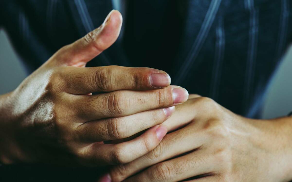 ニッパーで小指を無理やり切断、指はホルマリン漬けで冷蔵庫保管…元マル暴刑事が明かす「ヤクザ」と「指詰め」のリアル 文春オンライン