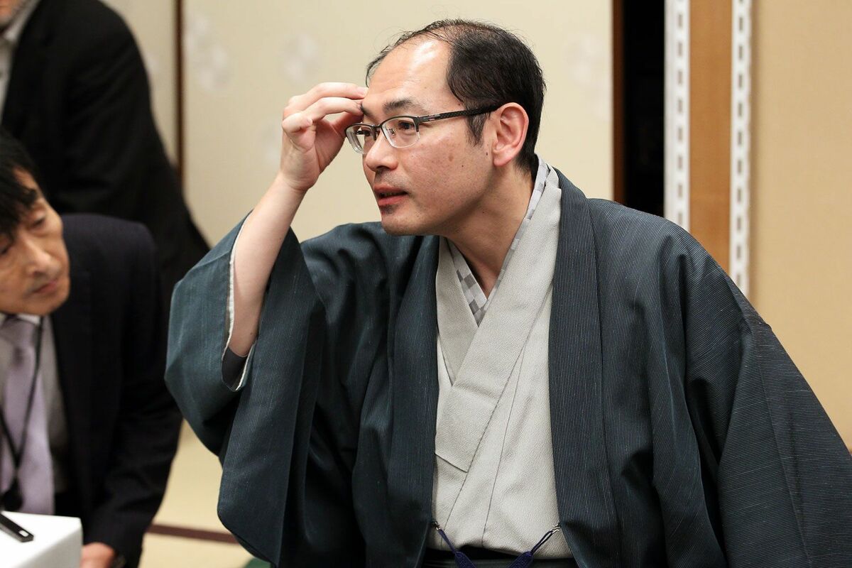 [写真](1ページ目)“百折不撓の棋士”木村一基、46歳の初タイトル獲得で流れた涙、涙、涙 観る将棋、読む将棋 文春オンライン