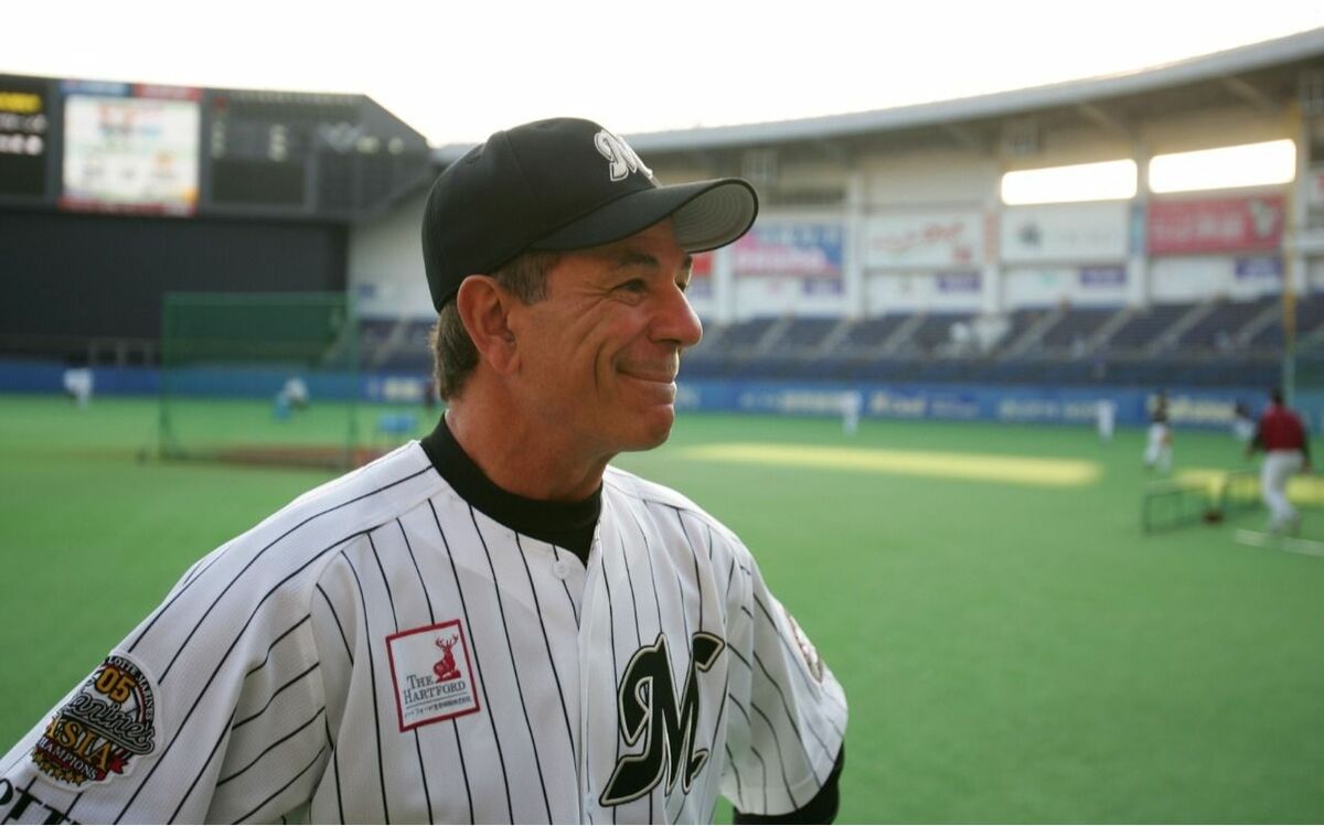 内気な億万長者の息子」と「PL学園元チアリーダーのド派手な女性」が