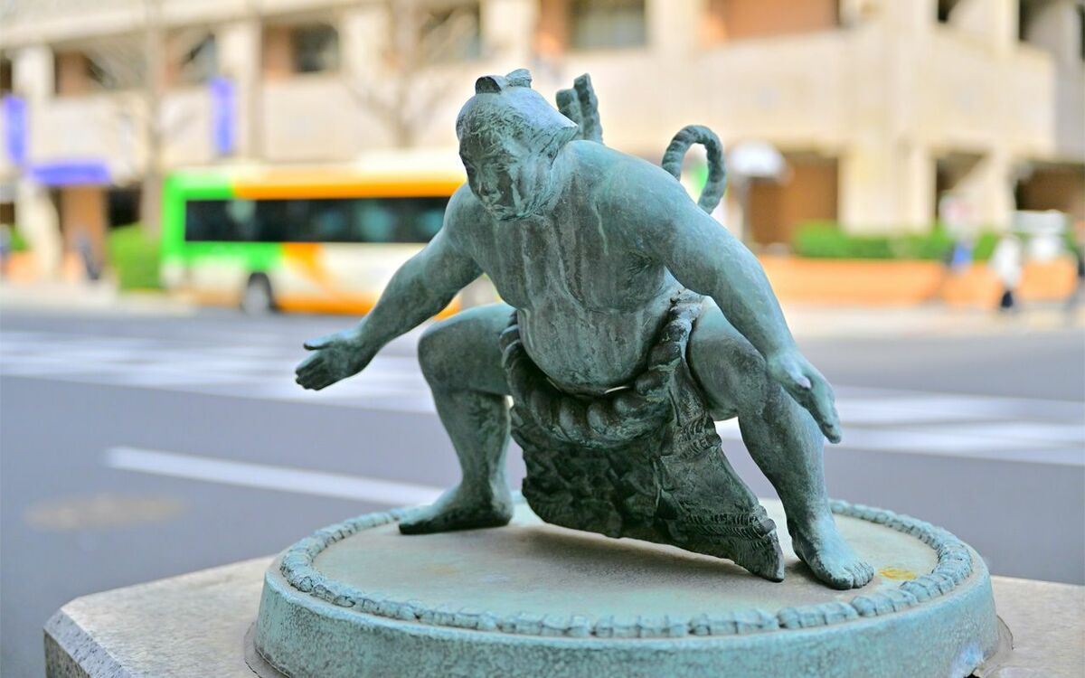 相撲力士旅姿 根付 彫刻 オブジェ「高さ5cm 銘を消した痕有り」 相撲力士旅姿 根付 彫刻 オブジェ「高さ5cm 銘を消した痕有り」