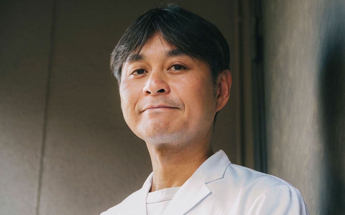 「葛藤もあったし、哀しいし、さみしかった」両親、妻をがんで亡くし3人の子育て…笠原将弘(51)の”壮絶すぎる料理人生” | 文春オンライン