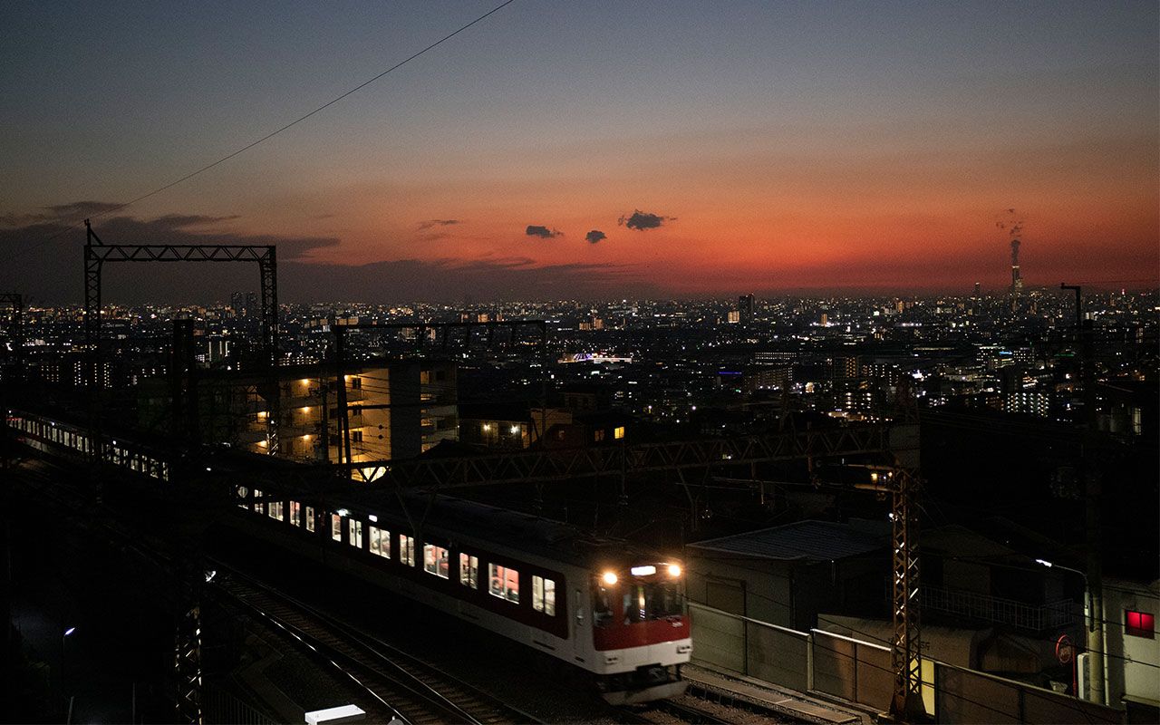 ラグビーの聖地 超高層ビルに沈む夕焼け 古都へ抜けるトンネル 絶景の通勤路線 近鉄奈良線 とは 文春オンライン