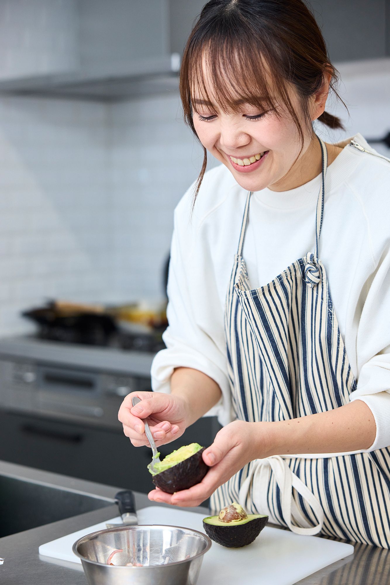 真っ赤なトマトのサラダ、しらすトースト、2回片栗粉をまぶした 