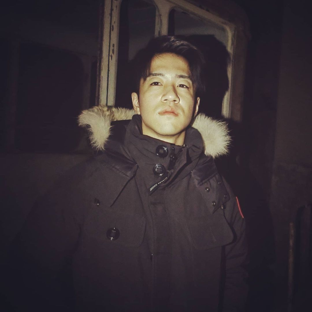 写真]マルチ商法の勧誘で何度も出てくる「定番本」とは？…初対面の相手に60万円預けてしまった突撃系ユーチューバーKENZOが語る「マルチの巧妙な手口」  | 文春オンライン